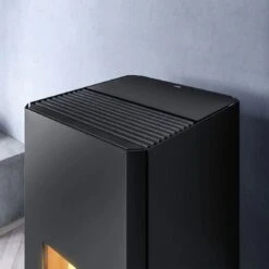 Pelletofen MCZ MAKO Comfort Air Matic 8 M1+ Core 8 KW -Brunner Verkäufe Pelletofen MCZ MAKO Comfort Air Matic 8 M1 Core Schwarz Detail 900x900