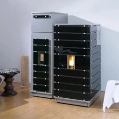 Pelletofen Wodtke Ivo.tec Water+ 8/9/13 KW Wasserführend -Brunner Verkäufe Pelletofen Wodtke ivo tec Schwarz Ambient 2 900x900